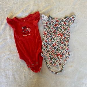 Carter’s girls shortsleeved one’s (2 pack)